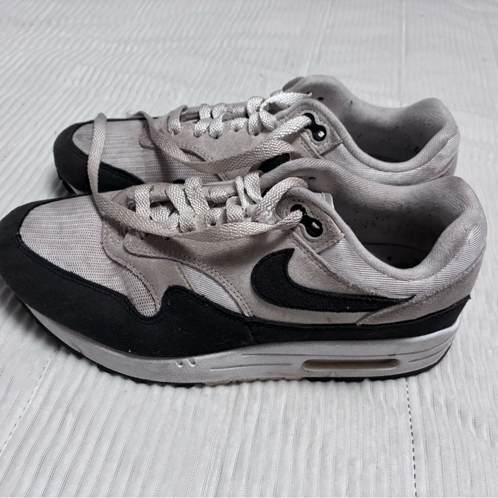 Women’s 9 Nike Air Max